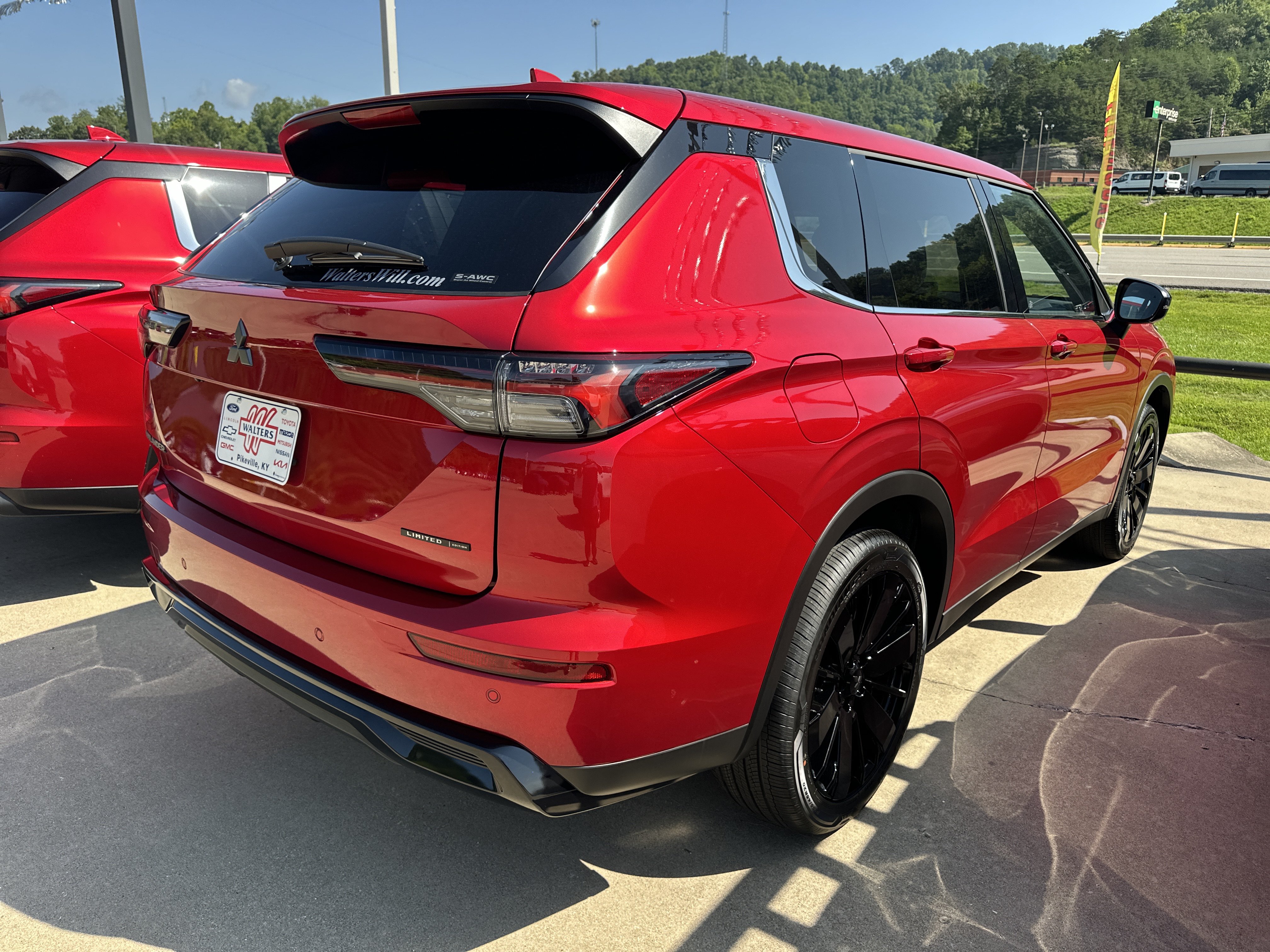 New 2026 Mitsubishi Outlander LE AWD/4WD image 2