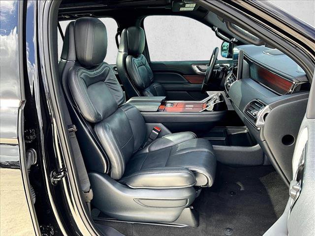 Used 2023 Lincoln Navigator L Reserve RWD image 9