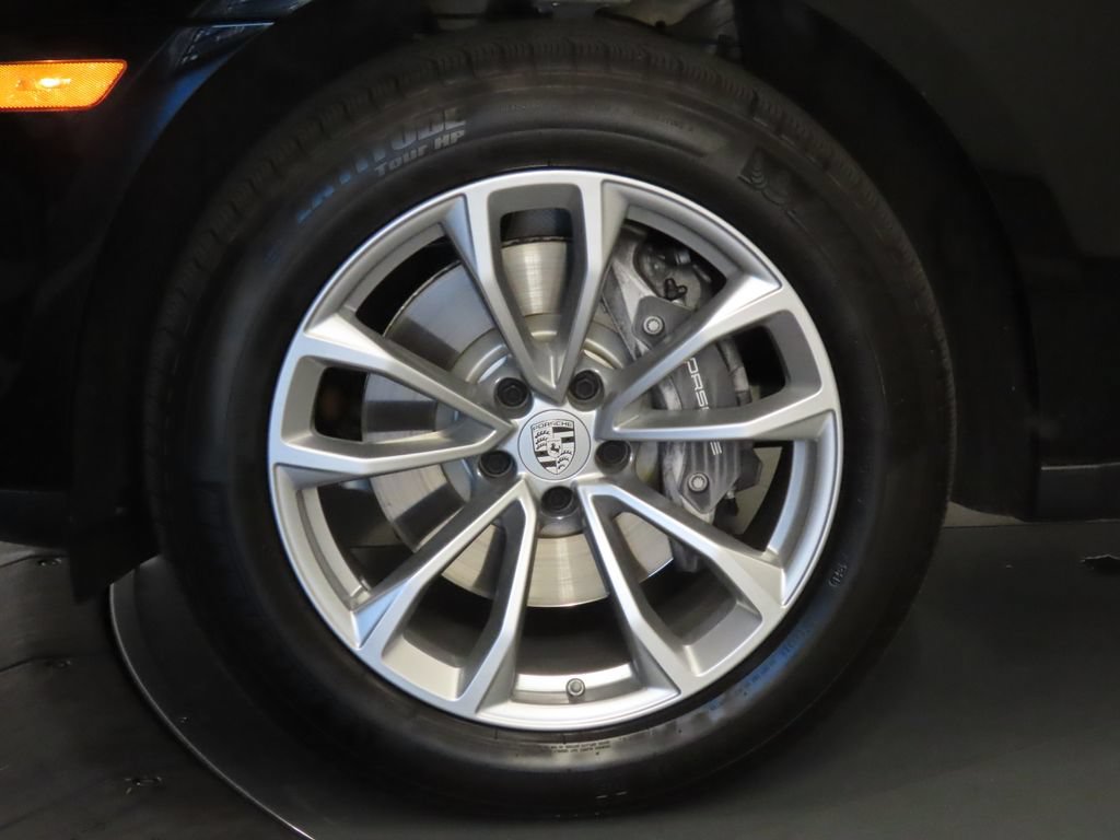 Certified 2026 Porsche Macan AWD/4WD image 11