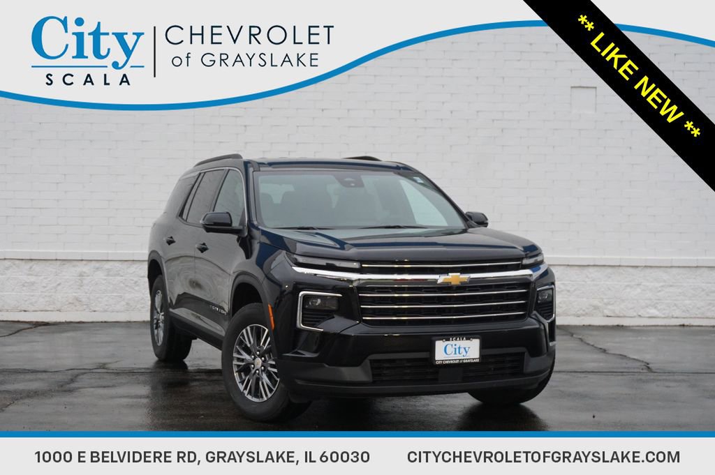 Used 2025 Chevrolet Traverse LT w/ Driver Confidence Package FWD image 1