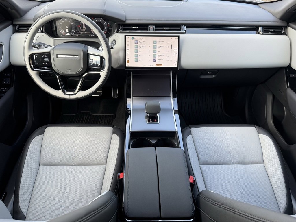 New 2026 Land Rover Range Rover Velar Dynamic SE image 17