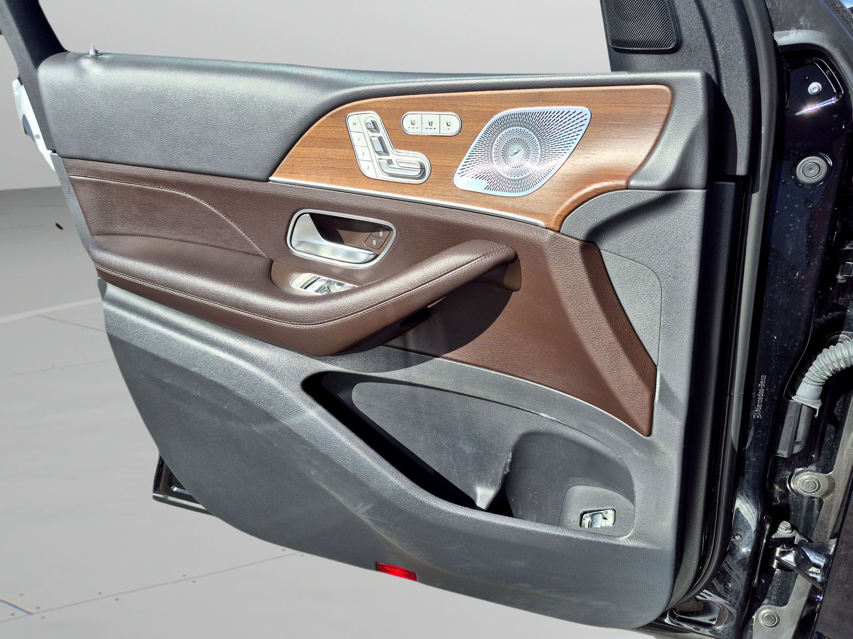 Used 2020 Mercedes-Benz GLS 450 4MATIC image 26