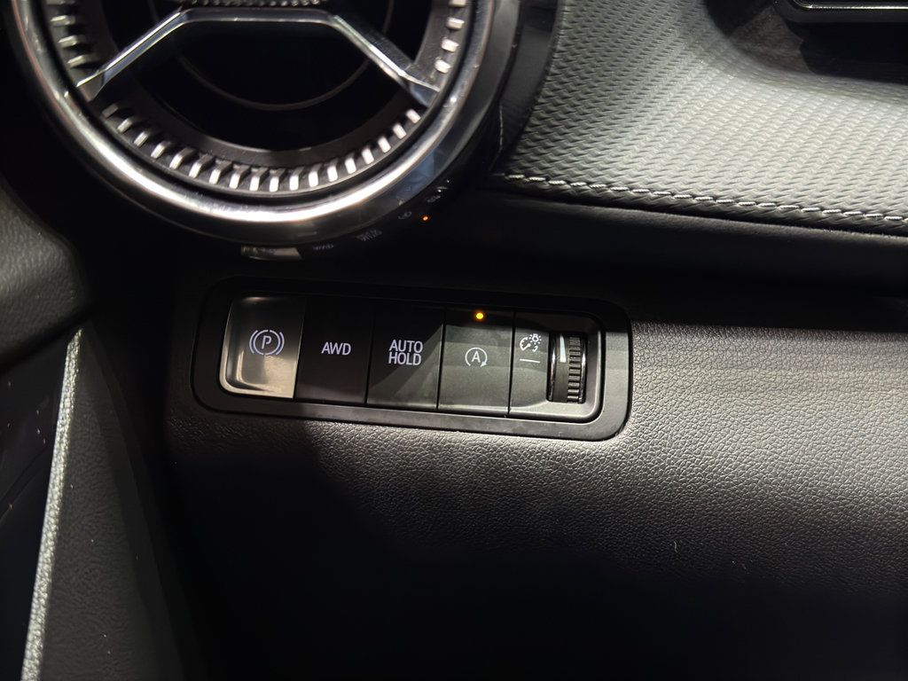 Used 2025 Chevrolet Equinox LT w/ Convenience Package II image 34