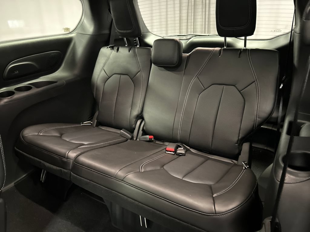 New 2027 Chrysler Pacifica Select w/ Family Tech Group FWD image 22