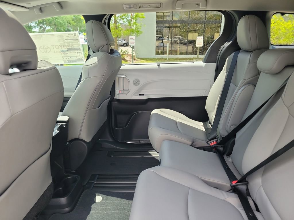 New 2026 Toyota Sienna XLE FWD image 24