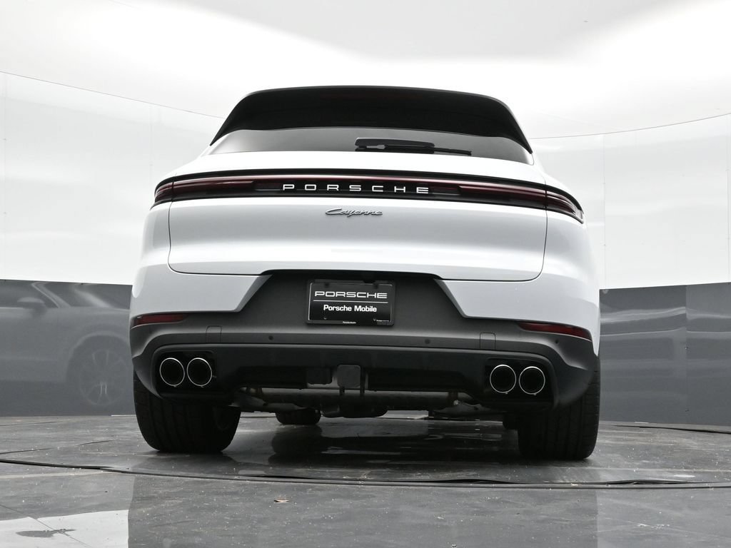 Certified 2025 Porsche Cayenne E-Hybrid AWD/4WD image 36