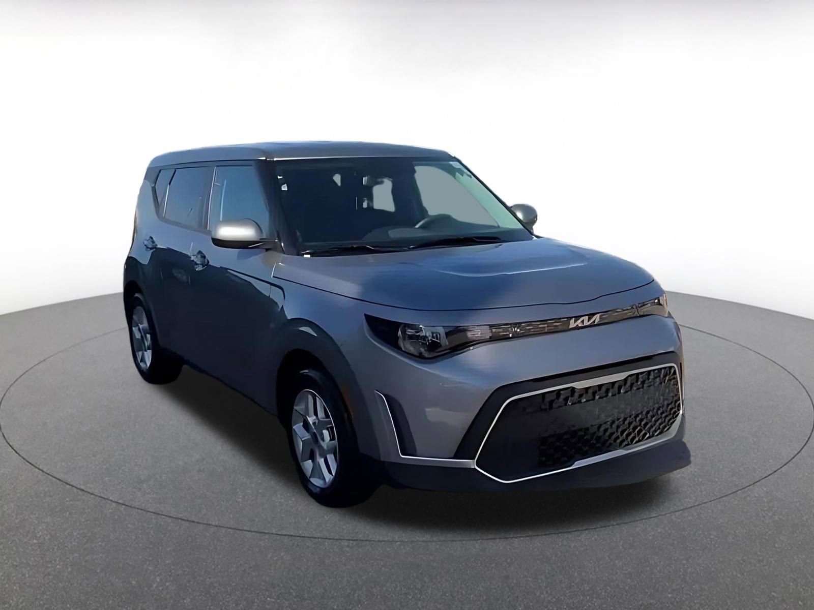 Used 2025 Kia Soul LX w/ LX Technology Package image 3