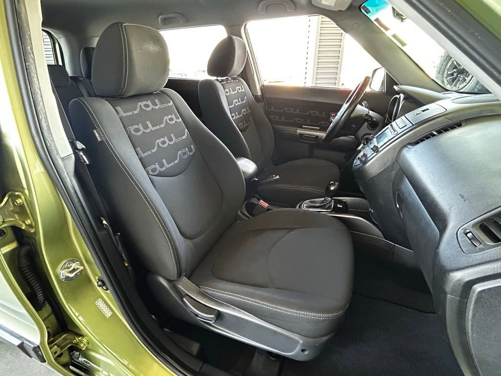 Used 2013 Kia Soul + w/ Audio Pkg FWD image 32