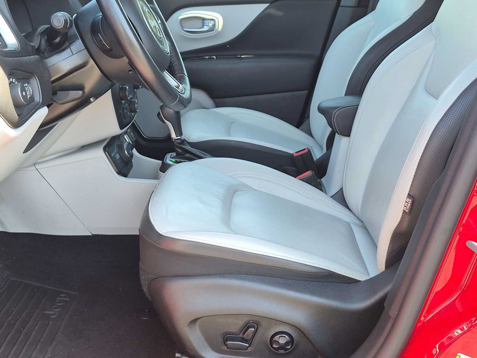 Used 2020 Jeep Renegade Limited w/ UConnect 8.4 Nav Group AWD/4WD image 17
