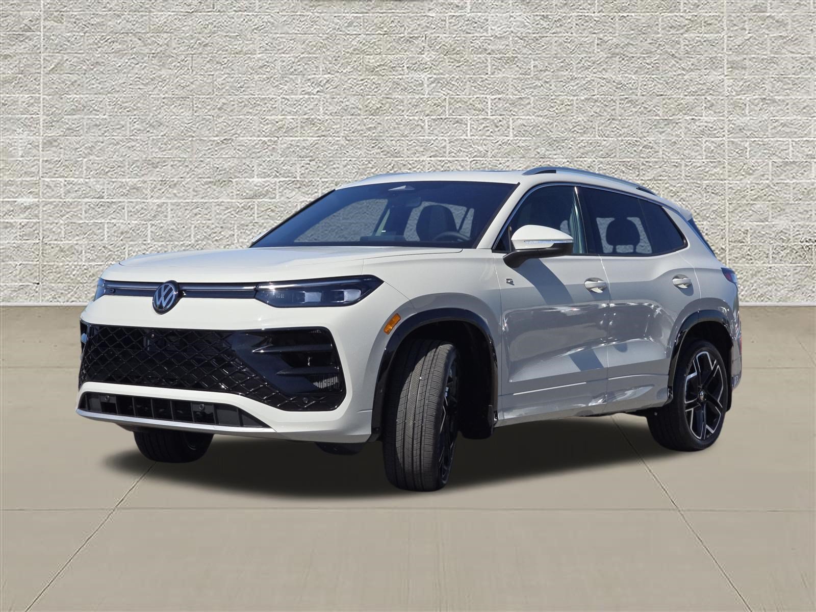 New 2026 Volkswagen Tiguan SEL R-Line AWD/4WD image 3