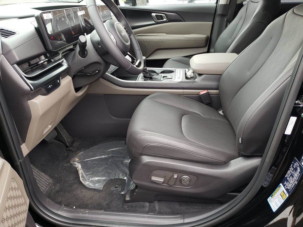 New 2026 Kia Carnival FWD image 13