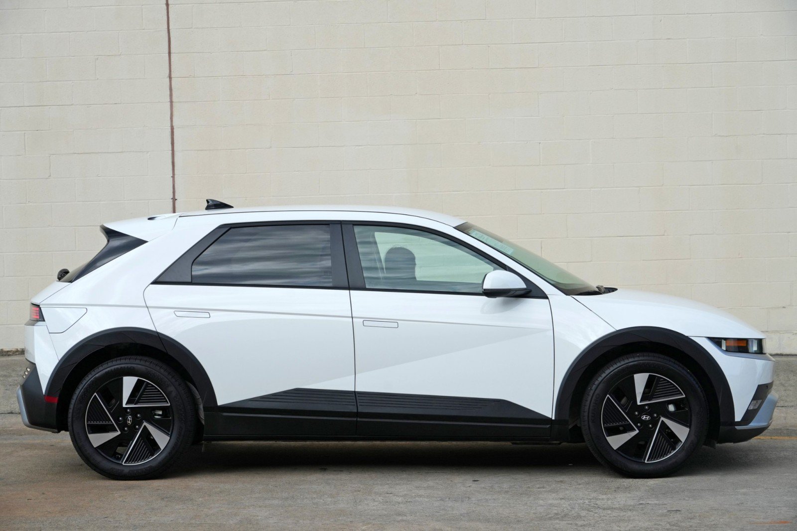 Used 2025 Hyundai Ioniq 5 SE RWD image 48