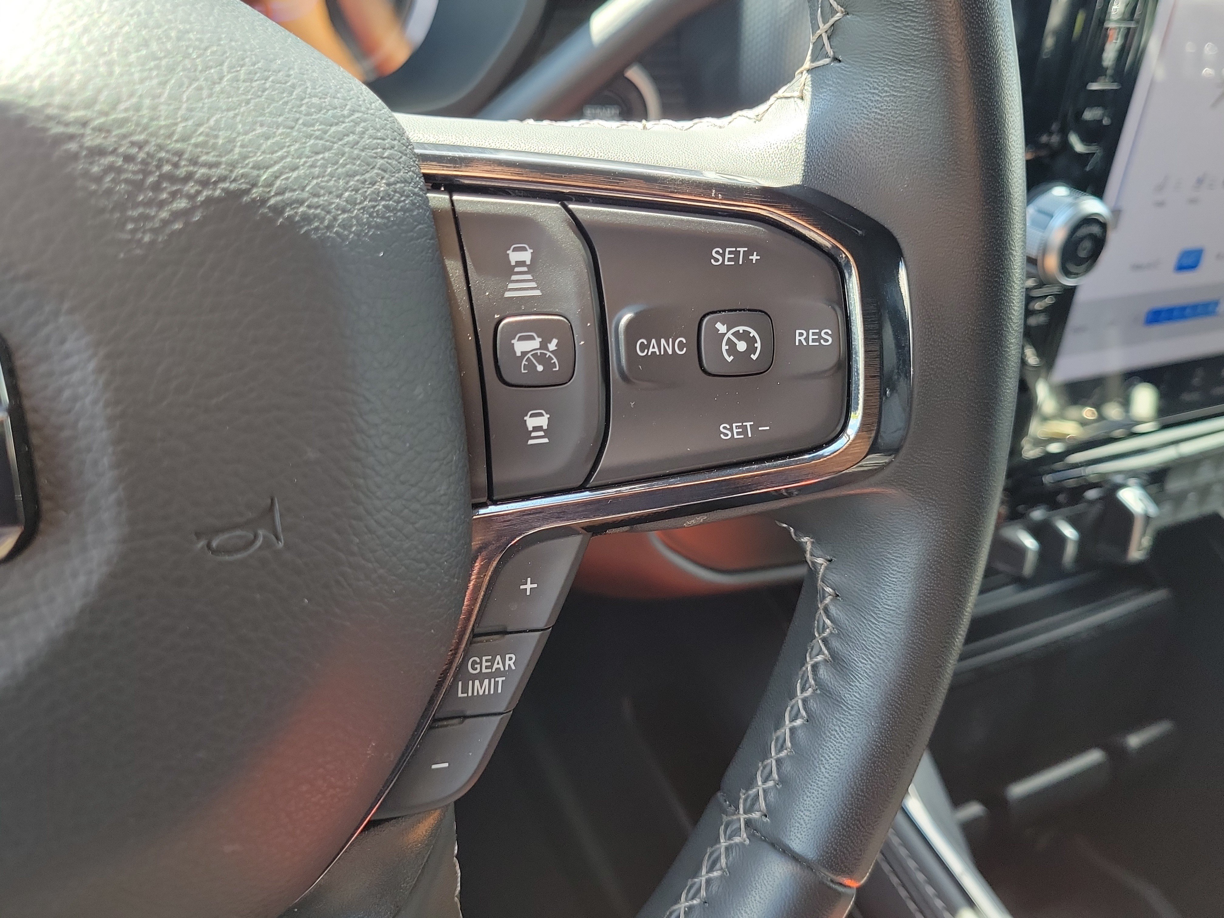 Used 2024 RAM 2500 Limited AWD/4WD image 24