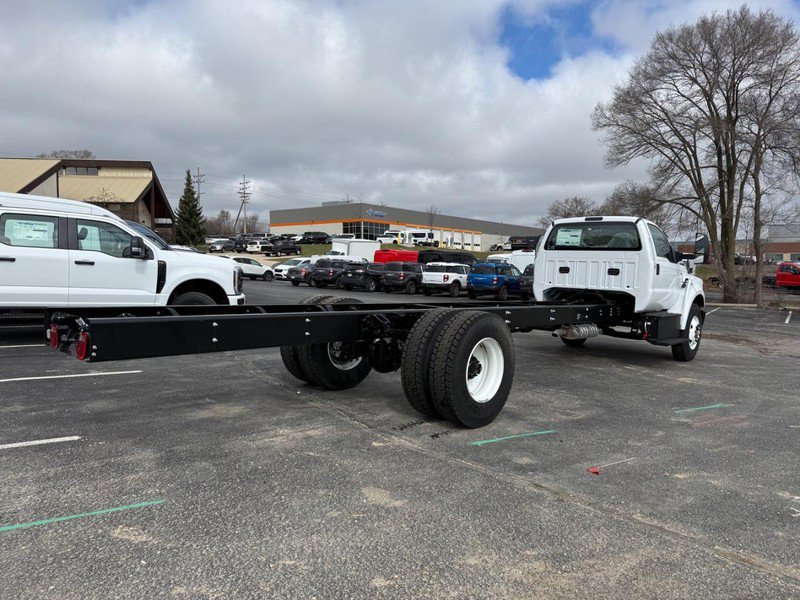 New 2027 Ford F750 2WD Regular Cab Super Duty image 3