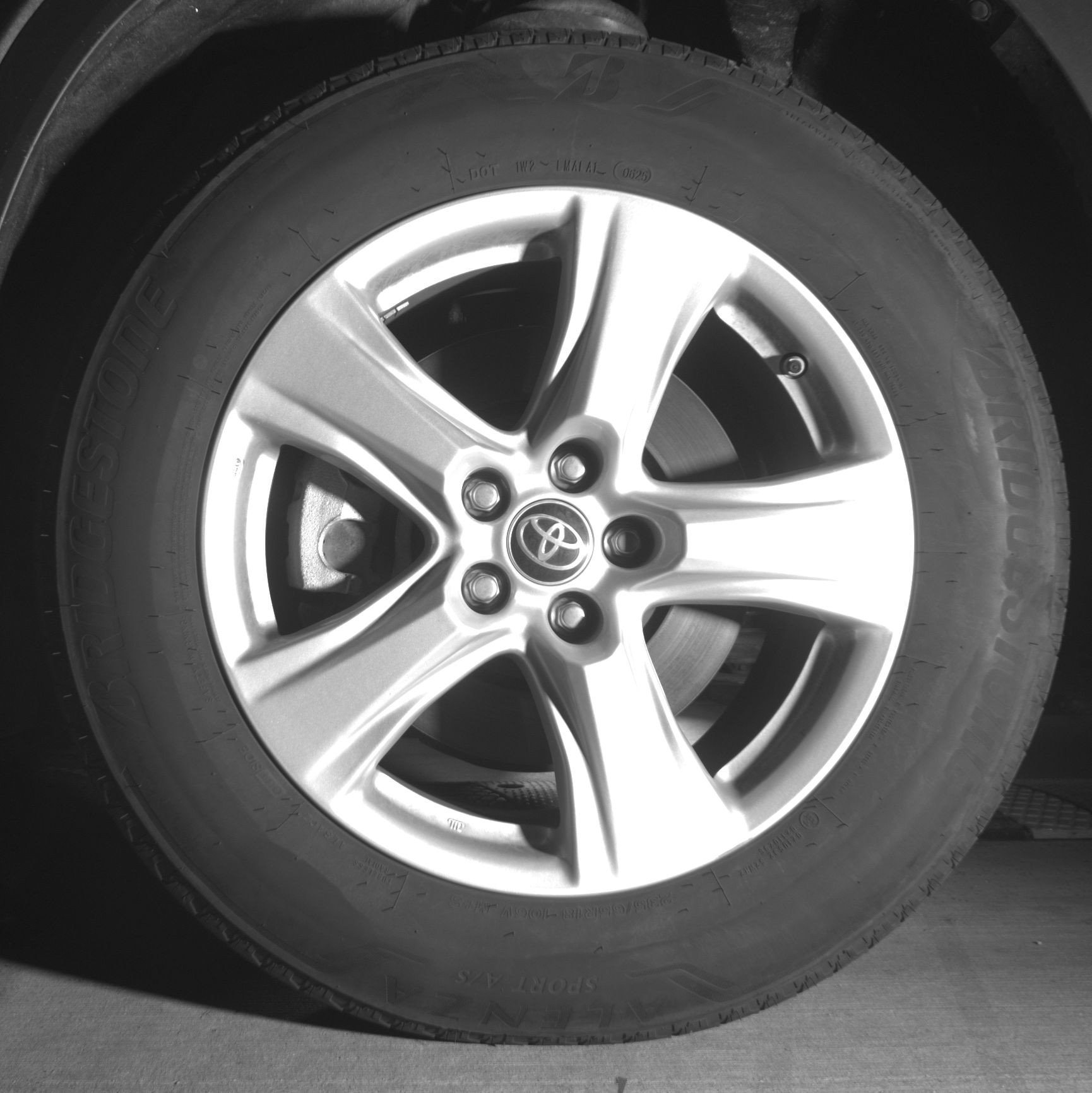 Used 2025 Toyota Highlander LE FWD image 12