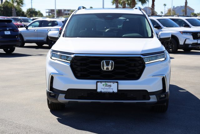 New 2025 Honda Pilot Touring image 2