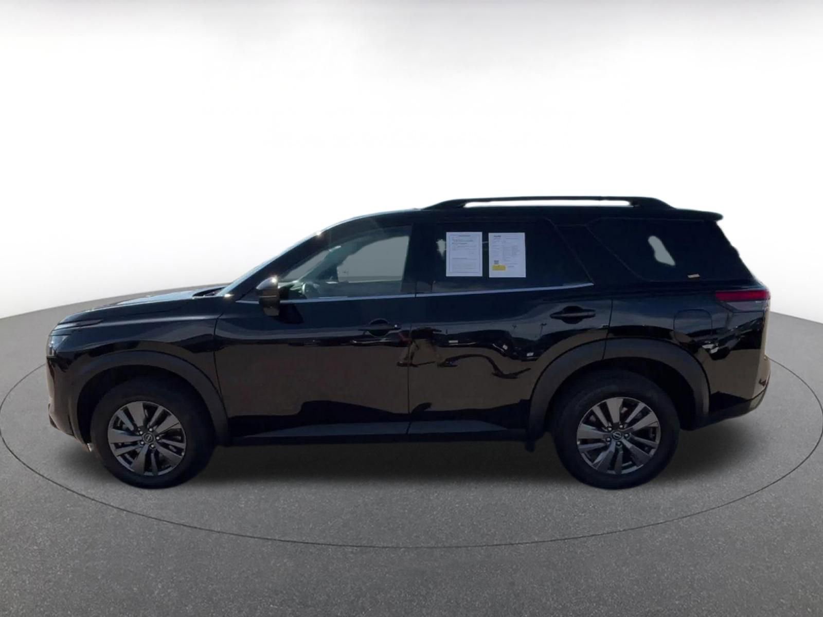 Used 2025 Nissan Pathfinder SV FWD image 9