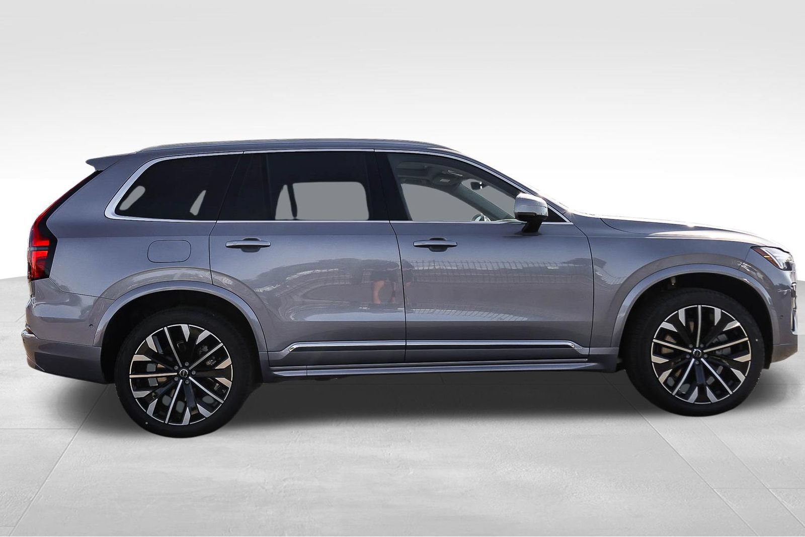 New 2026 Volvo XC90 T8 Plus w/ Protection Package AWD/4WD image 4