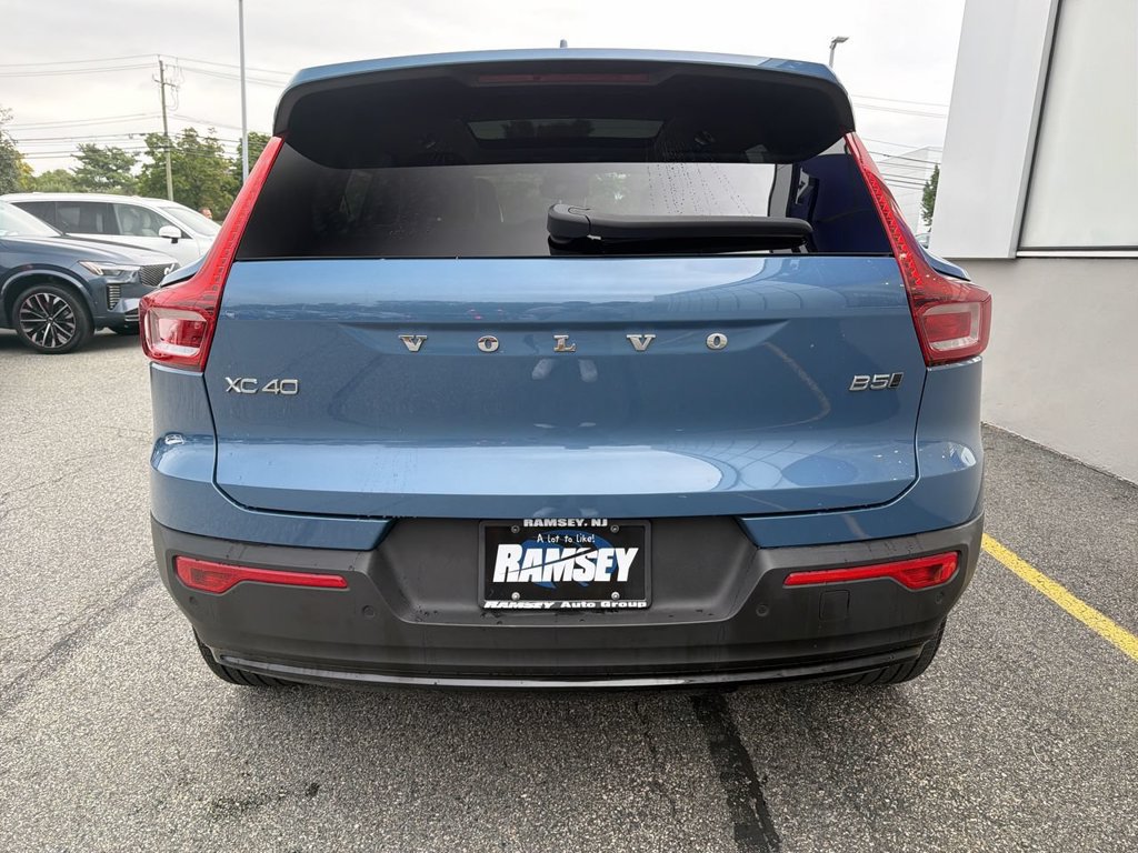 Certified 2024 Volvo XC40 B5 Plus w/ Climate Package AWD/4WD image 7
