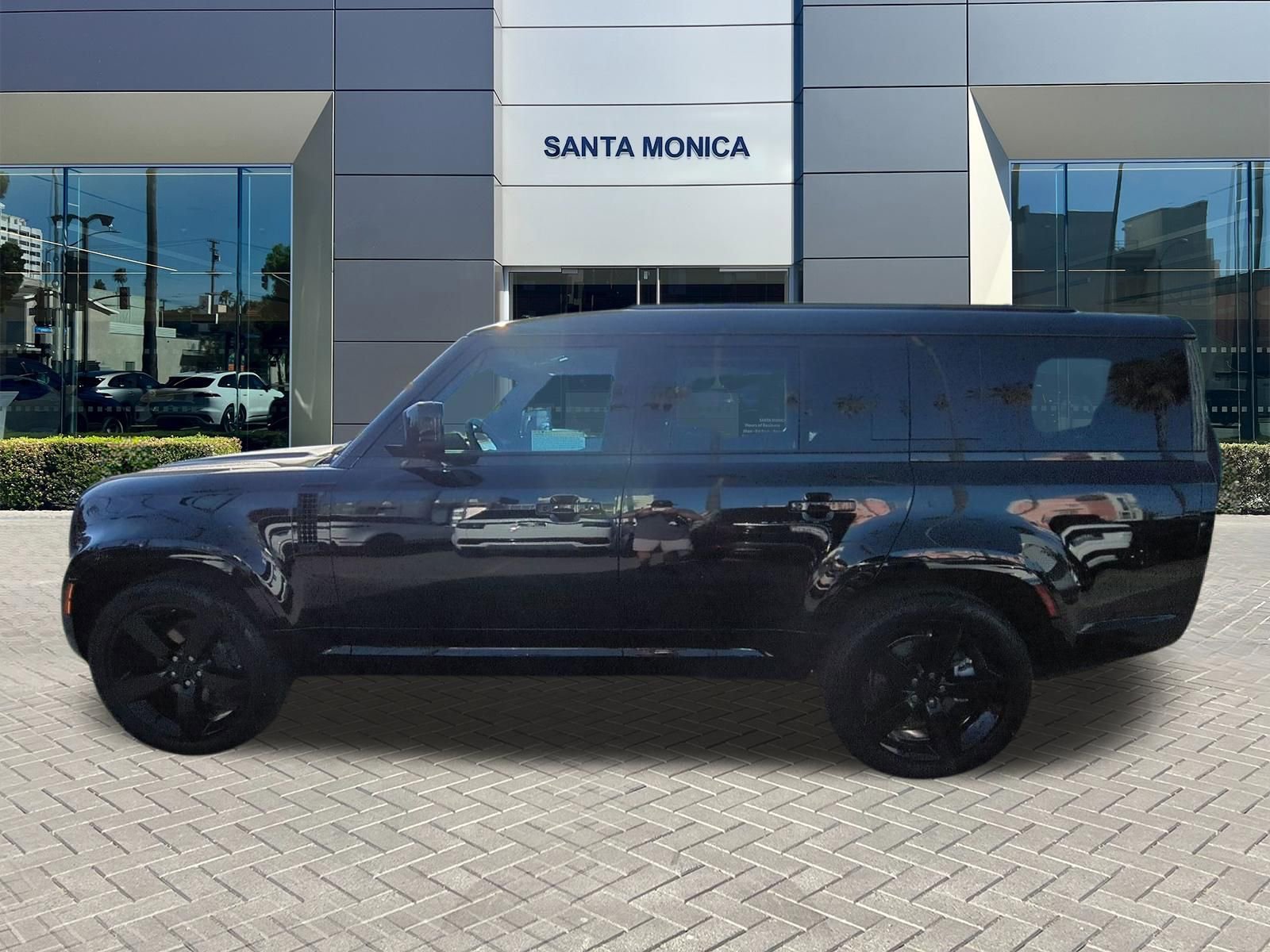 New 2026 Land Rover Defender 130 X-Dynamic SE image 2