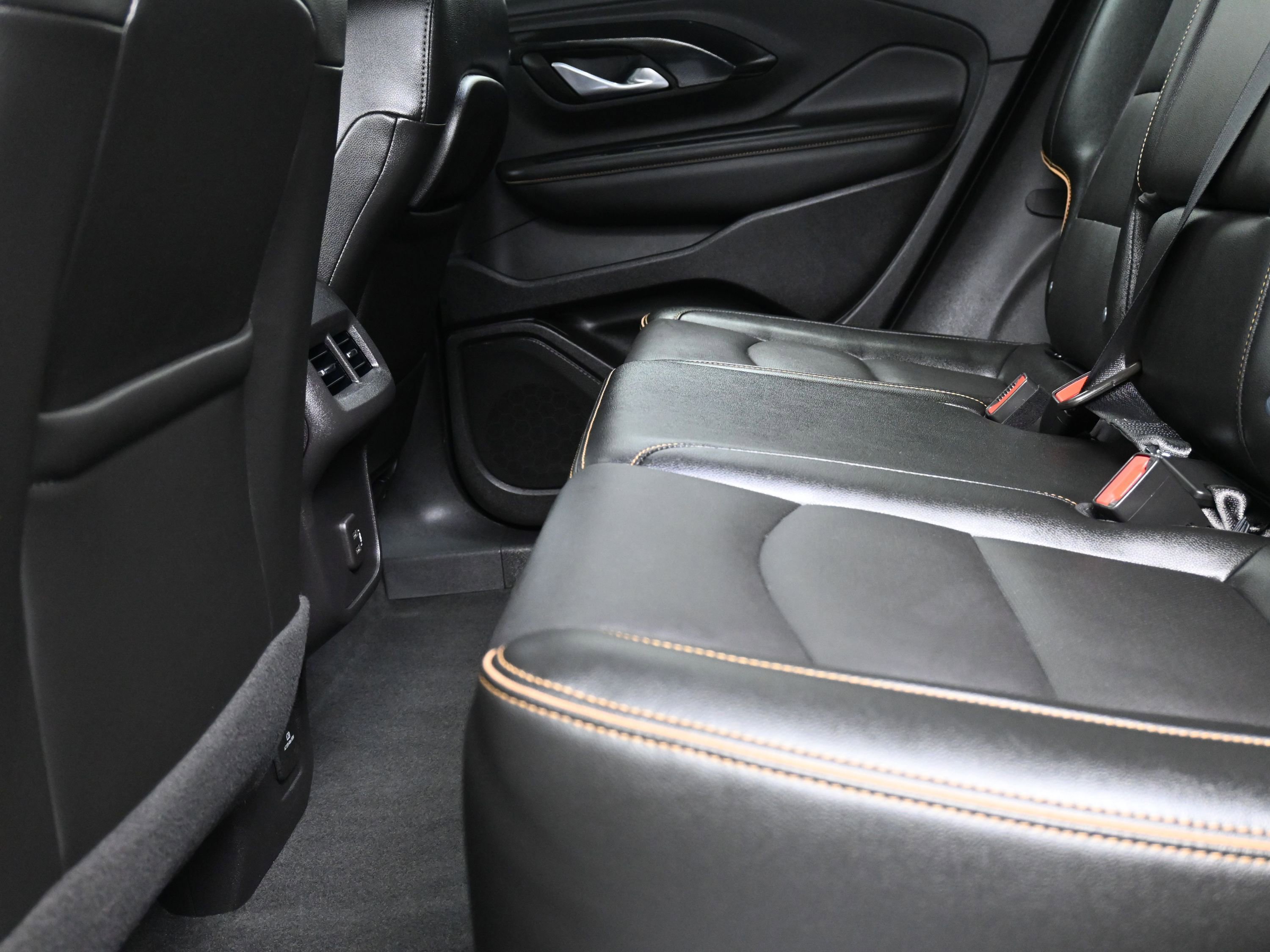 Used 2024 GMC Terrain AT4 image 21