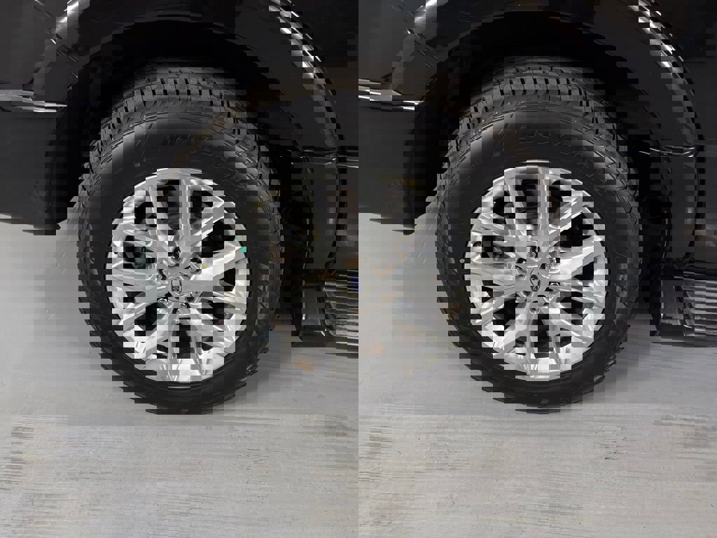 Used 2016 Ford Expedition Limited RWD image 11