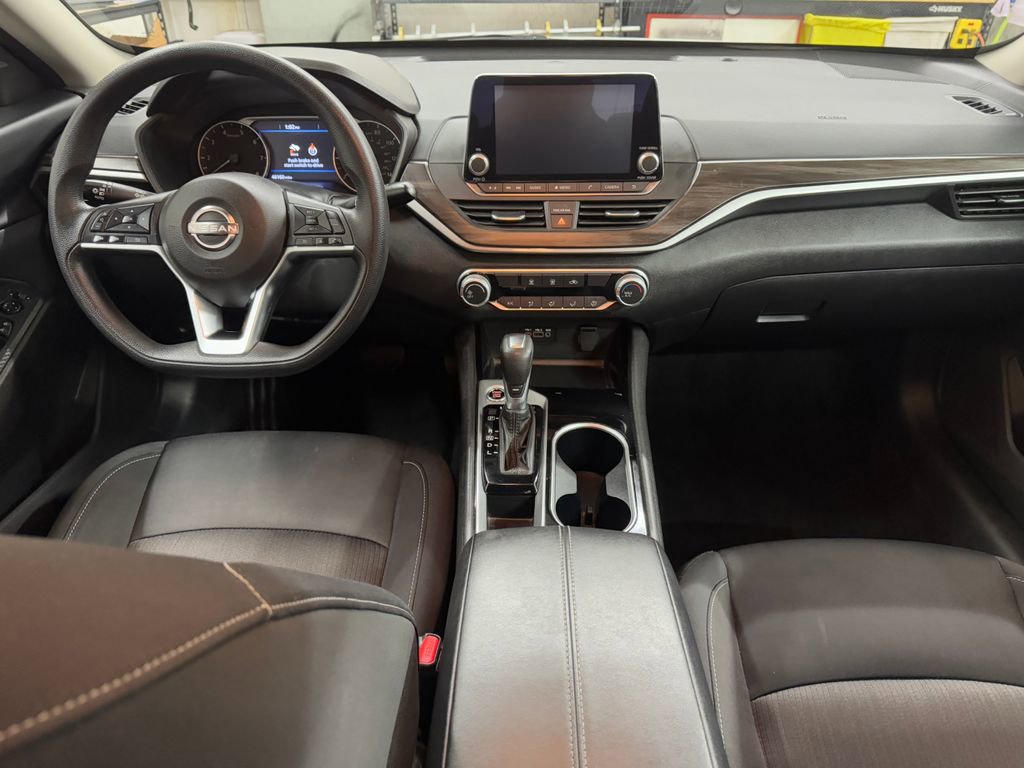 Used 2024 Nissan Altima 2.5 SV image 17