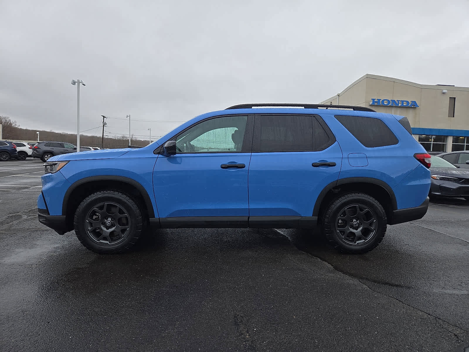 Used 2025 Honda Pilot TrailSport image 8