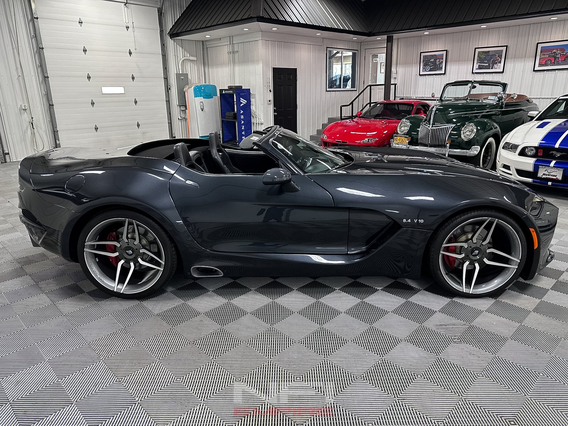 Used 2014 SRT Viper GTS w/ GTS Laguna Interior Package RWD image 12