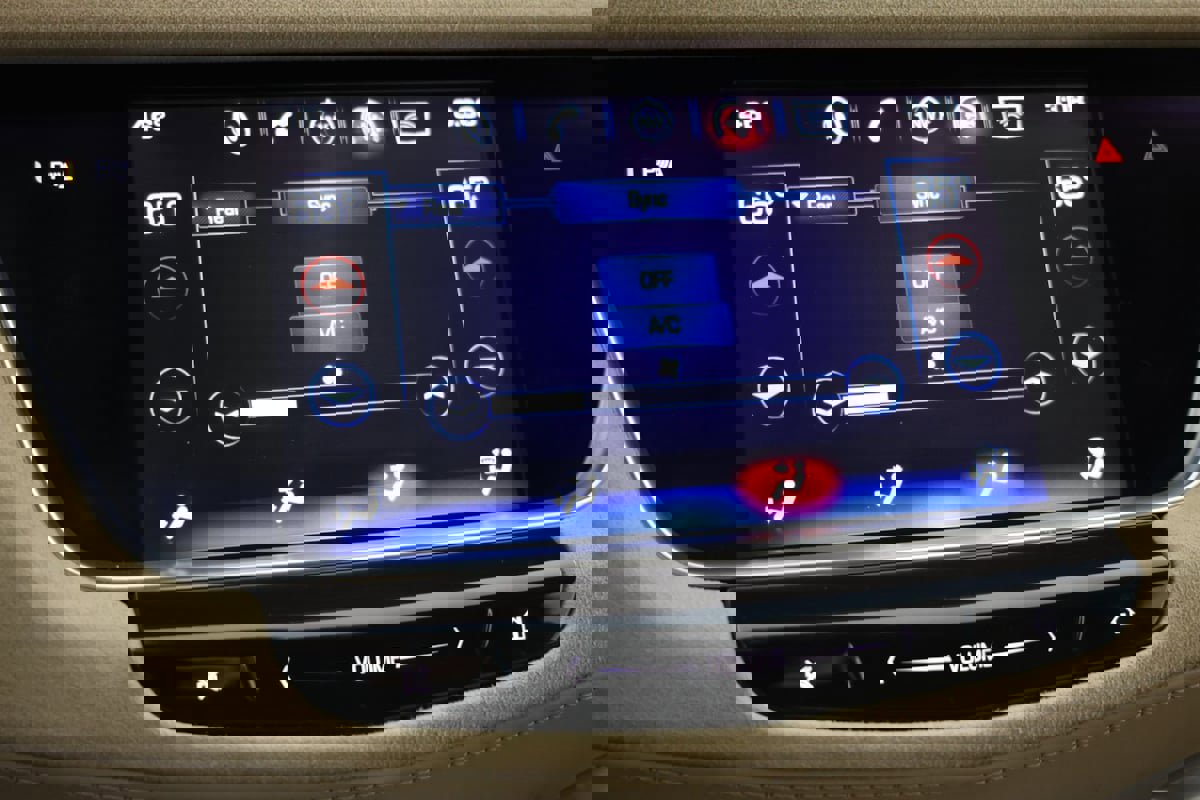 Used 2017 Cadillac XT5 Platinum image 54