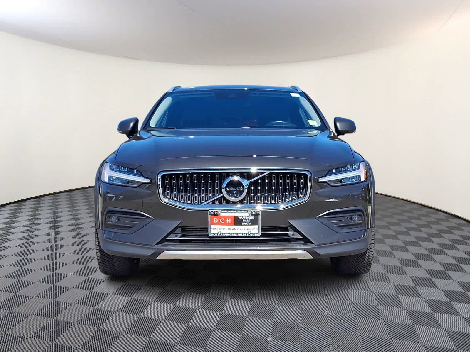 Used 2021 Volvo V60 T5 Cross Country w/ Lounge Package AWD/4WD image 3