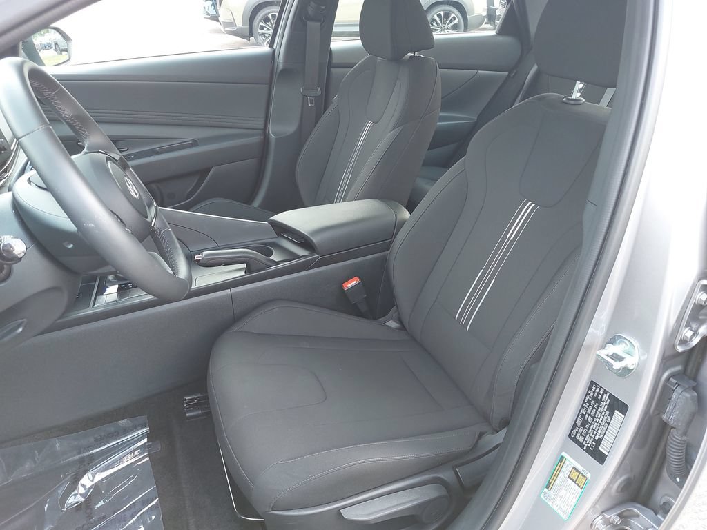 Certified 2025 Hyundai Elantra Sport FWD image 16