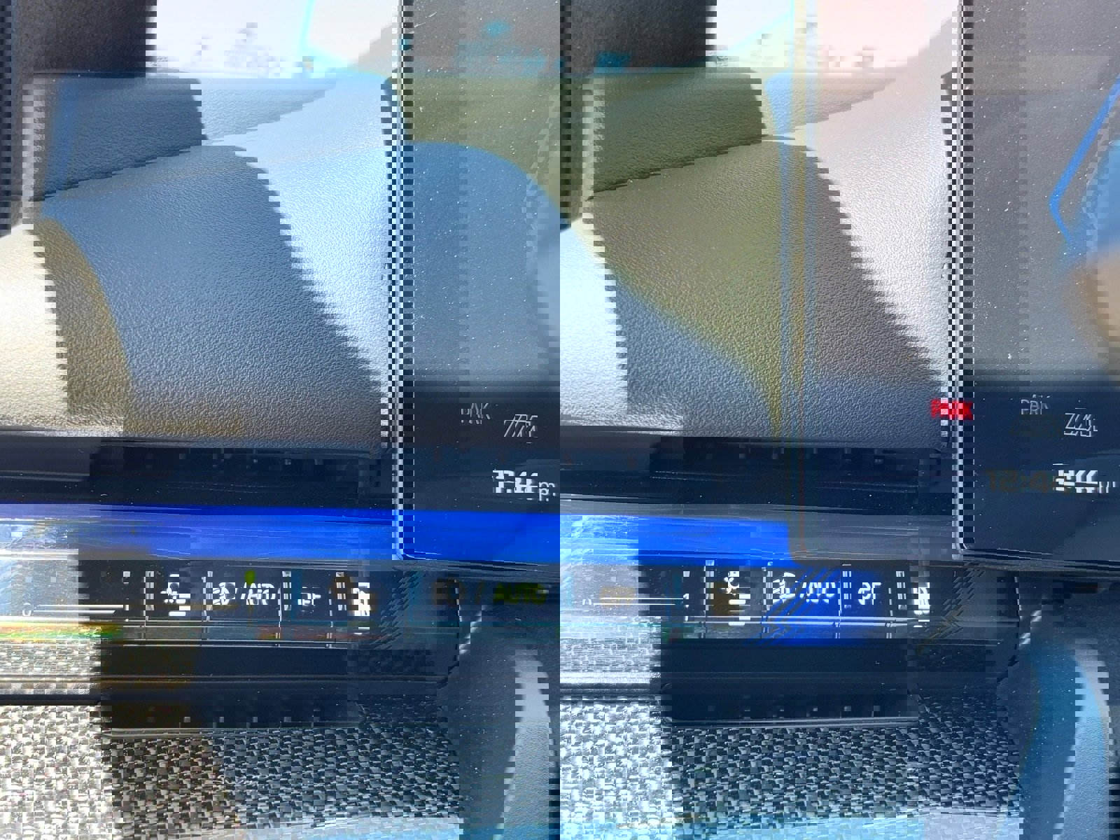 Used 2026 BMW M5 w/ Executive Package image 28