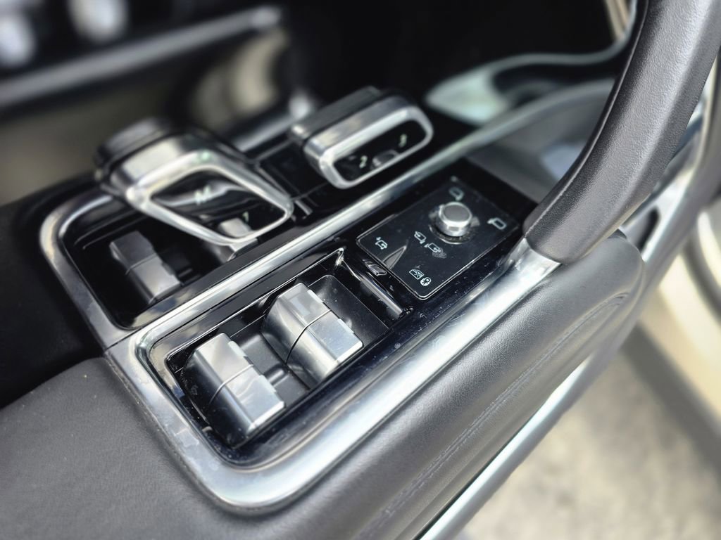 Used 2024 Land Rover Range Rover SE image 18