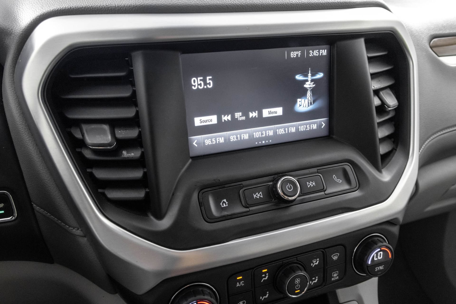 Used 2018 GMC Acadia SLE FWD image 29