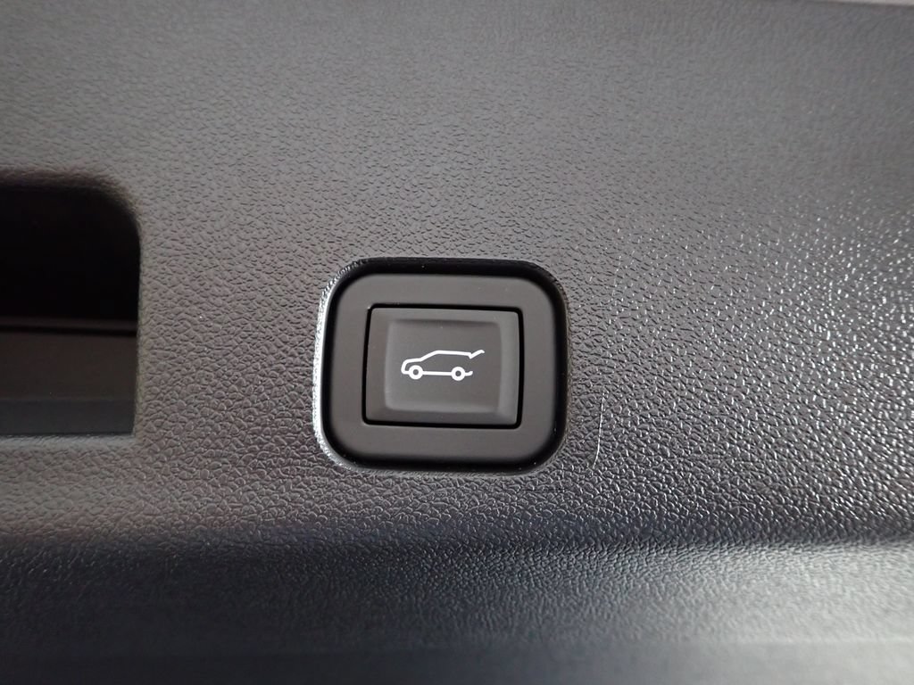 New 2027 Chevrolet Traverse RS w/ LPO, Floor Liner Package AWD/4WD image 19