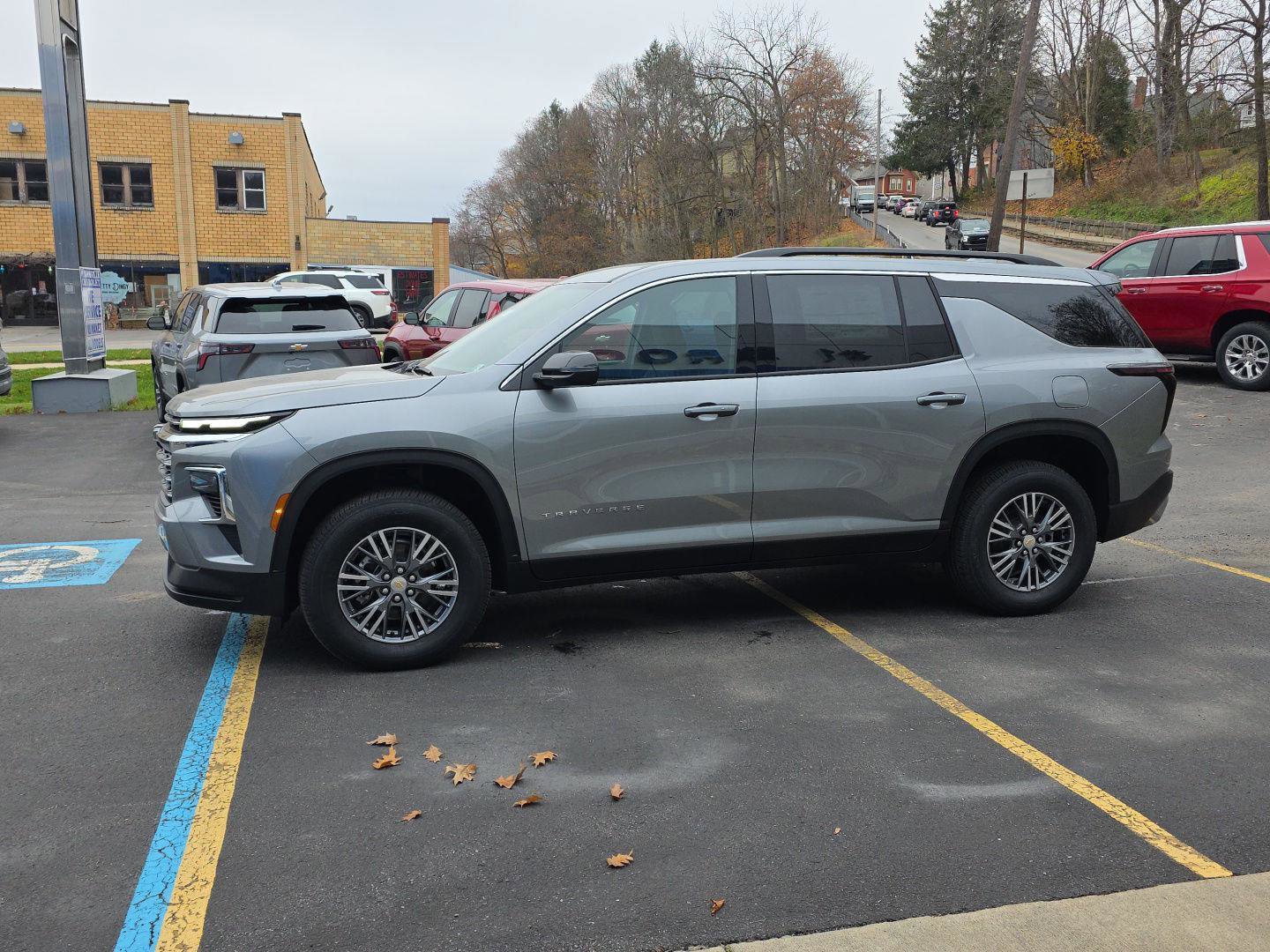 New 2026 Chevrolet Traverse LT image 8