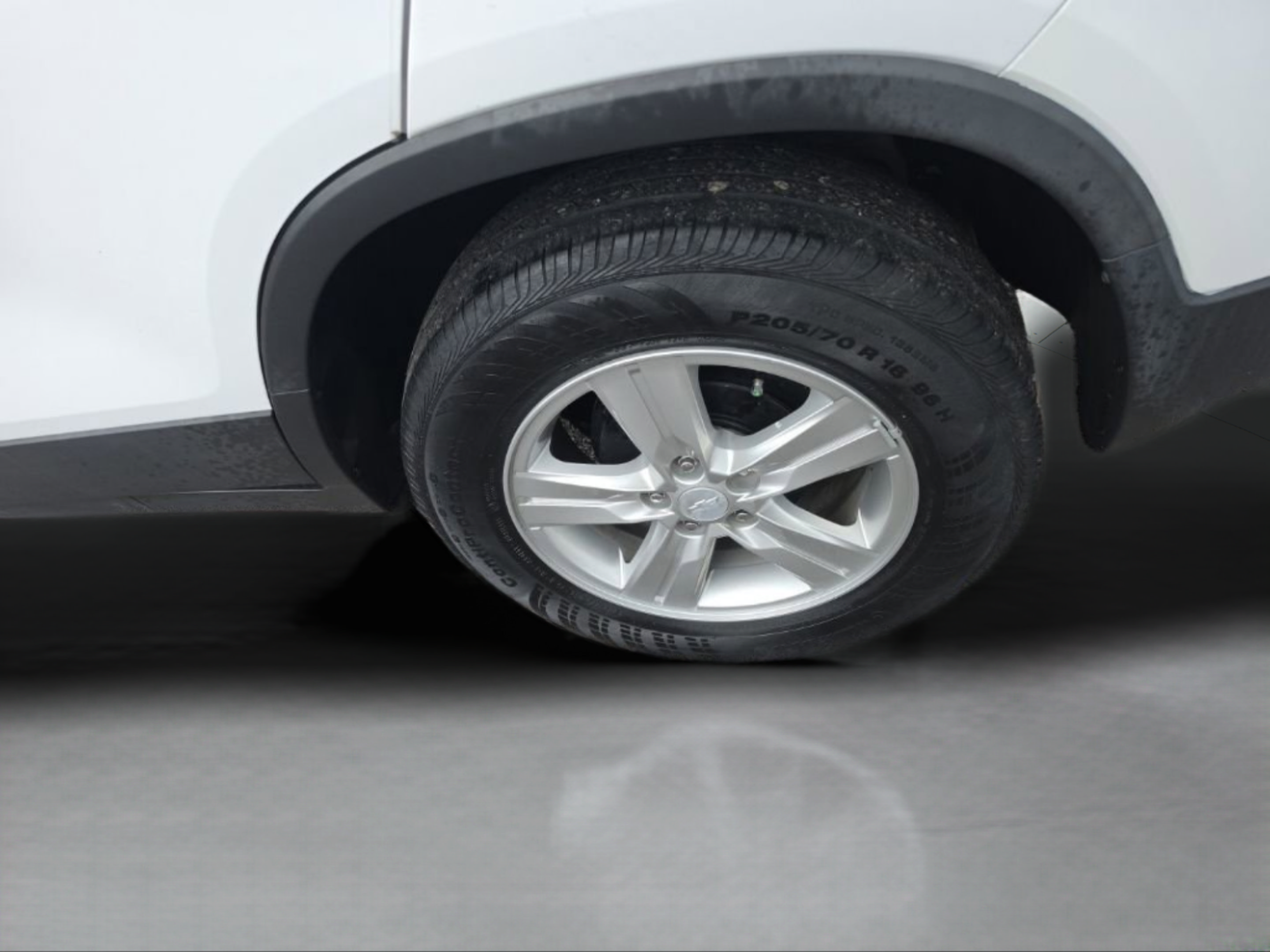 Used 2020 Chevrolet Trax LS w/ Tint and Cruise Package FWD image 14