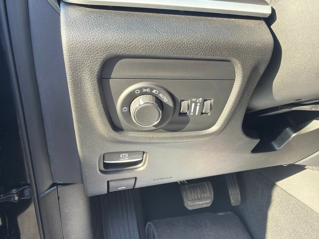 Used 2025 Jeep Grand Cherokee L Laredo AWD/4WD image 18