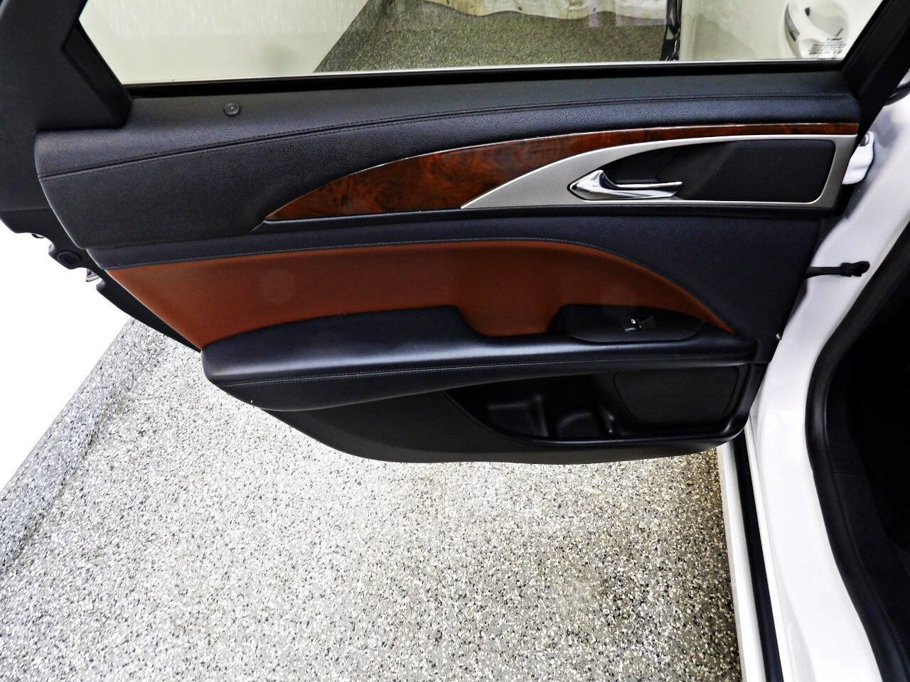 Used 2017 Lincoln MKZ Reserve image 9