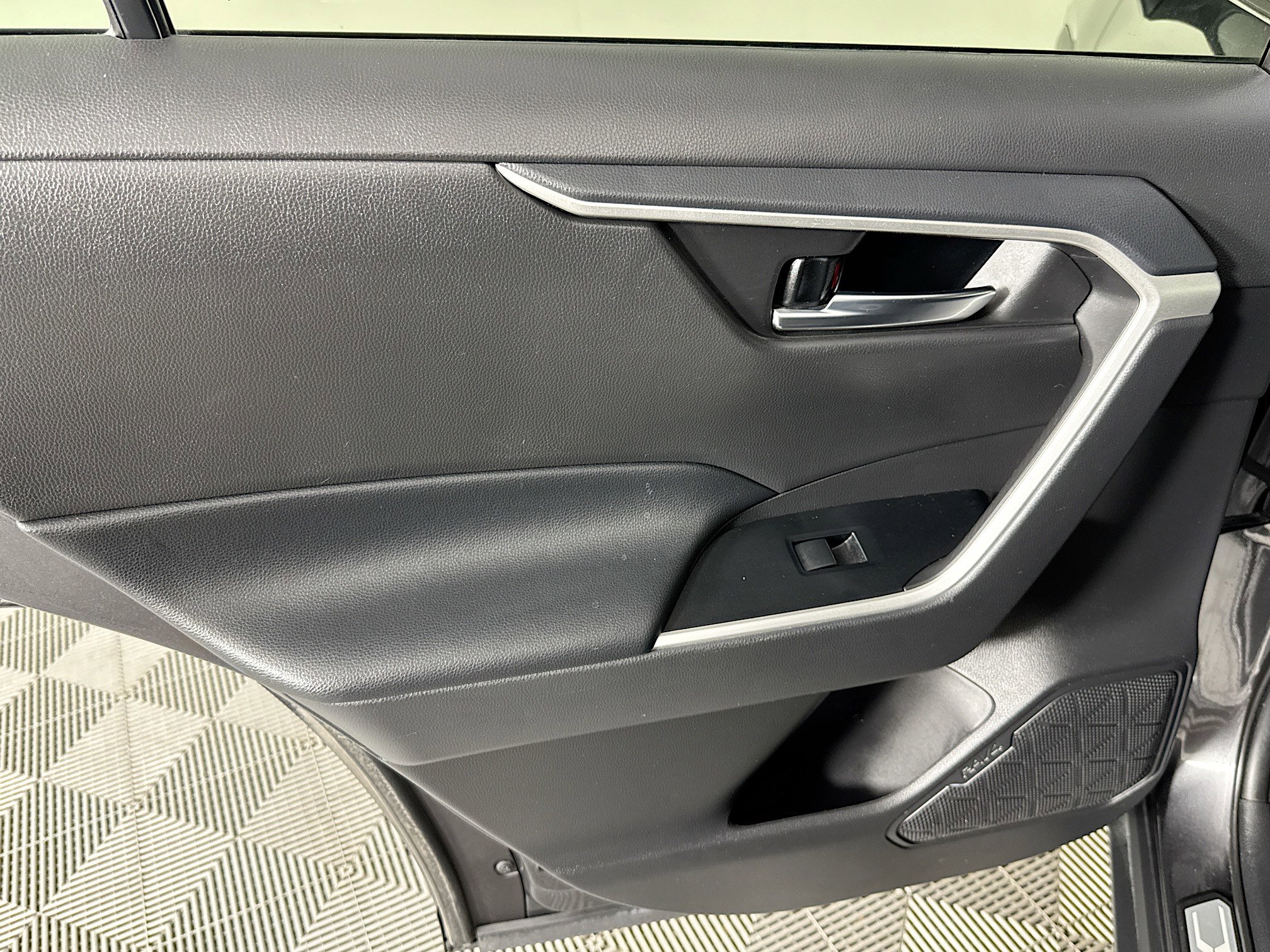 Used 2021 Toyota RAV4 XLE FWD image 25