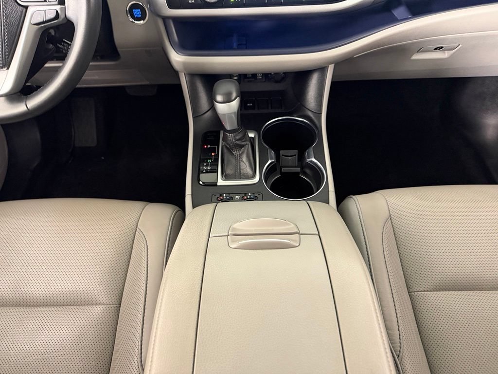 Used 2019 Toyota Highlander Limited FWD image 16