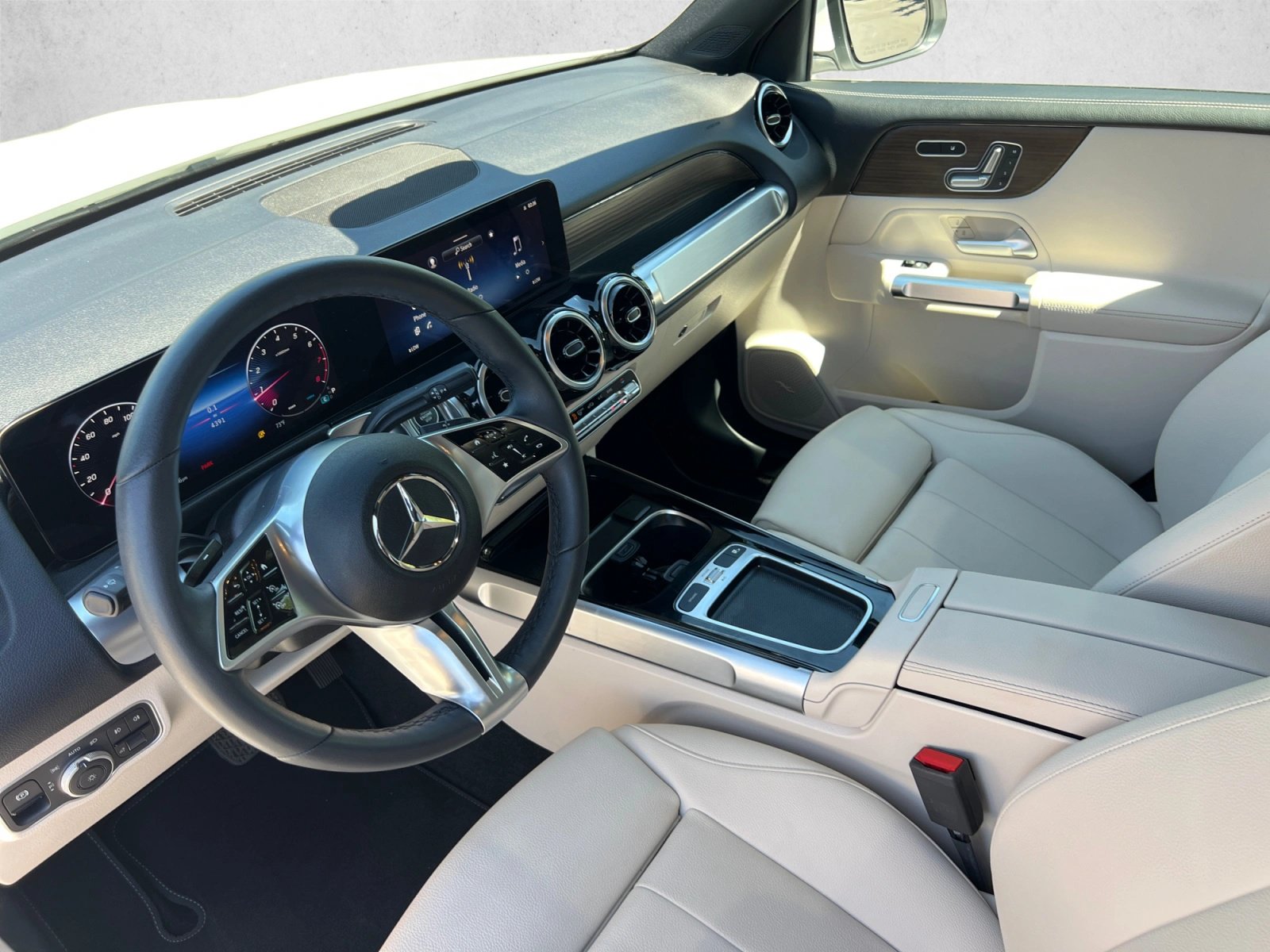Used 2026 Mercedes-Benz GLB 250 4MATIC image 10