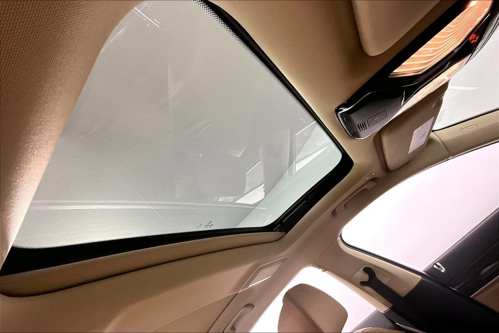 Used 2022 BMW 750Li xDrive AWD/4WD image 22