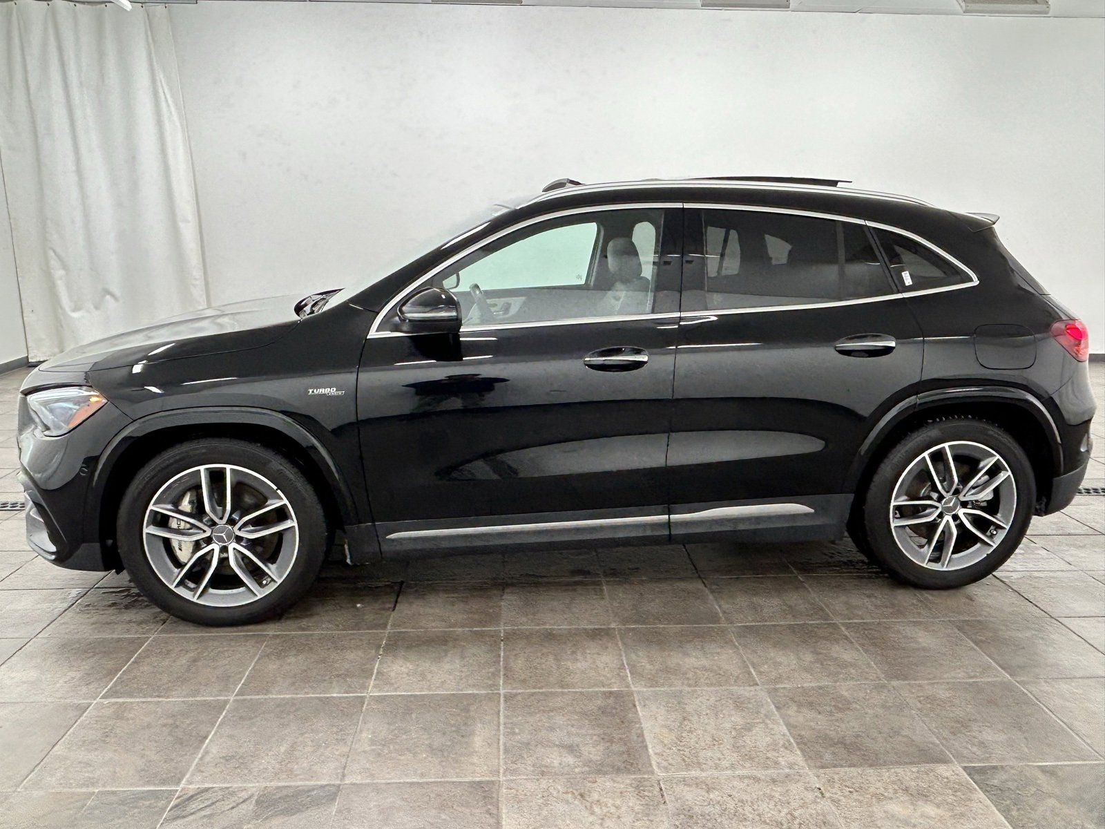 Used 2024 Mercedes-Benz GLA 35 AMG GLA 35 AMG image 2