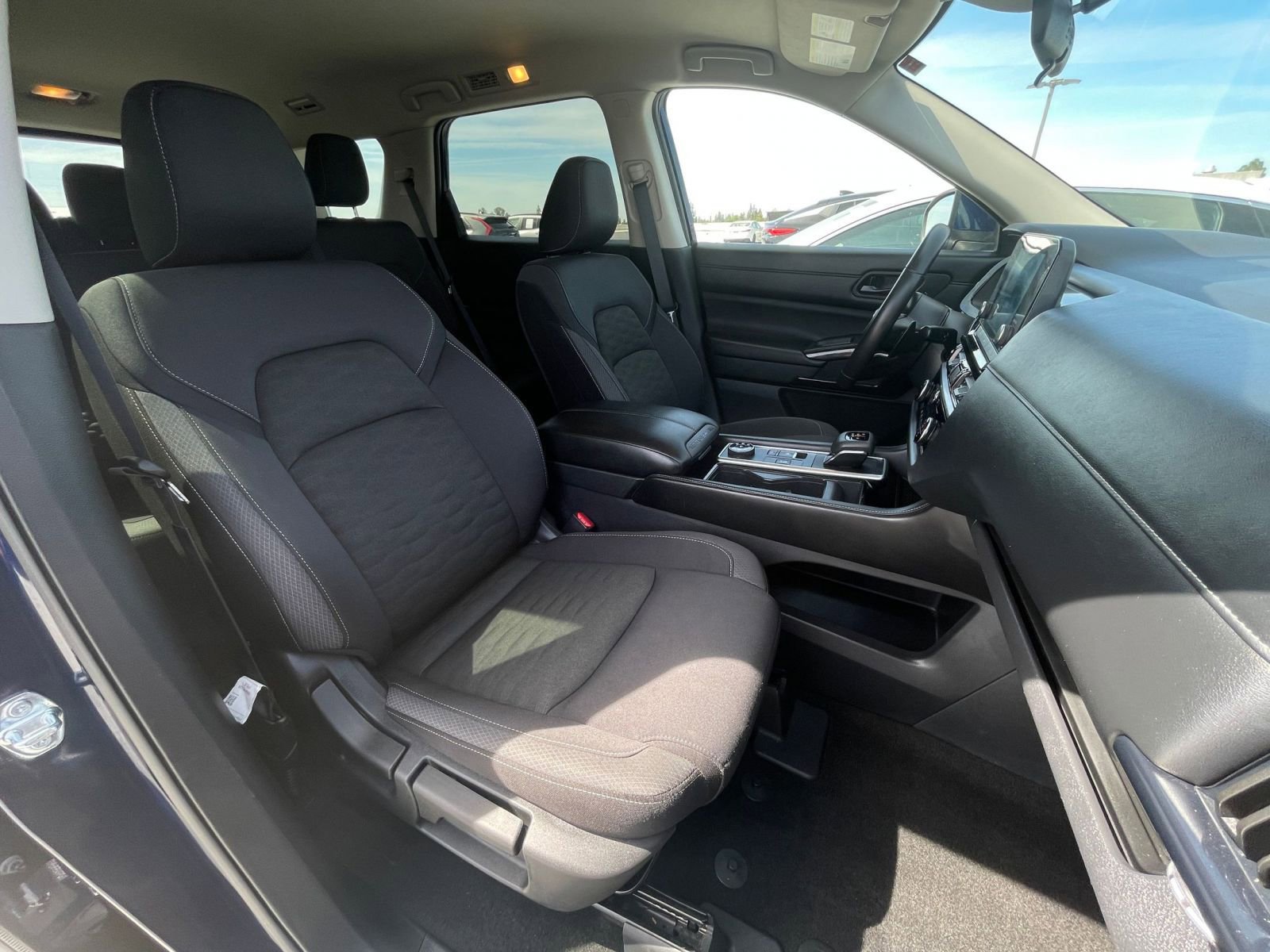 Used 2025 Nissan Pathfinder SV AWD/4WD image 39