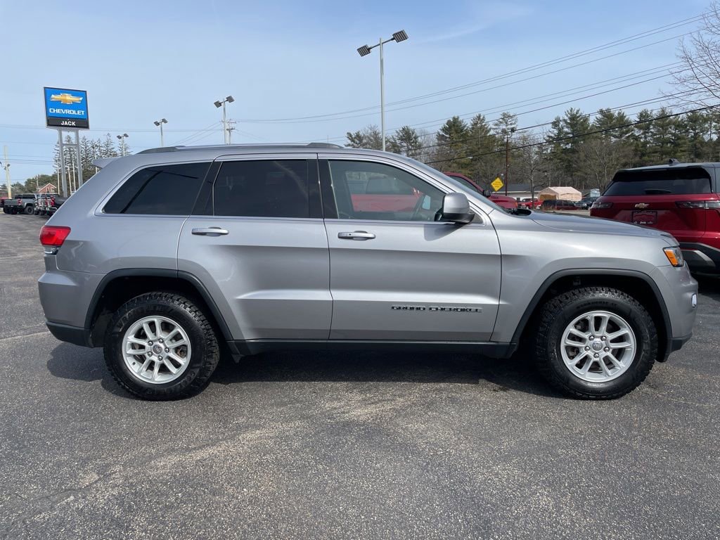 Used 2019 Jeep Grand Cherokee Laredo AWD/4WD image 9