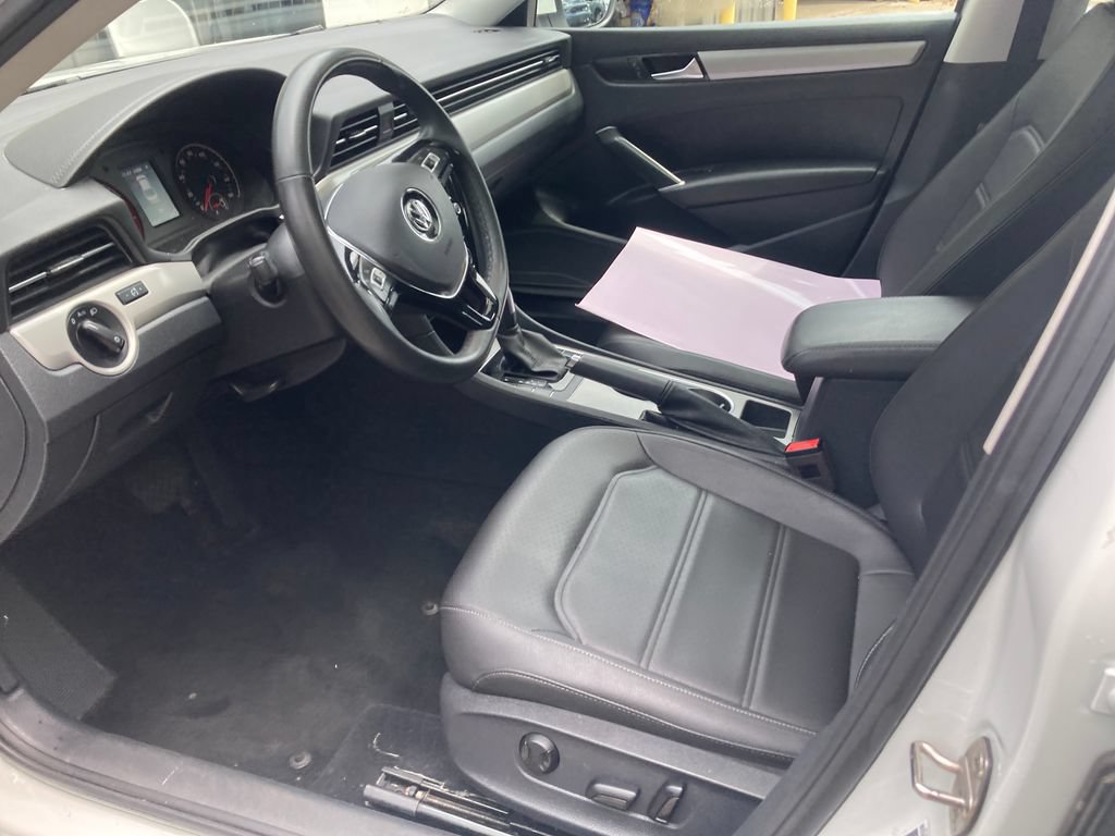 Used 2022 Volkswagen Passat 2.0T SE FWD image 12