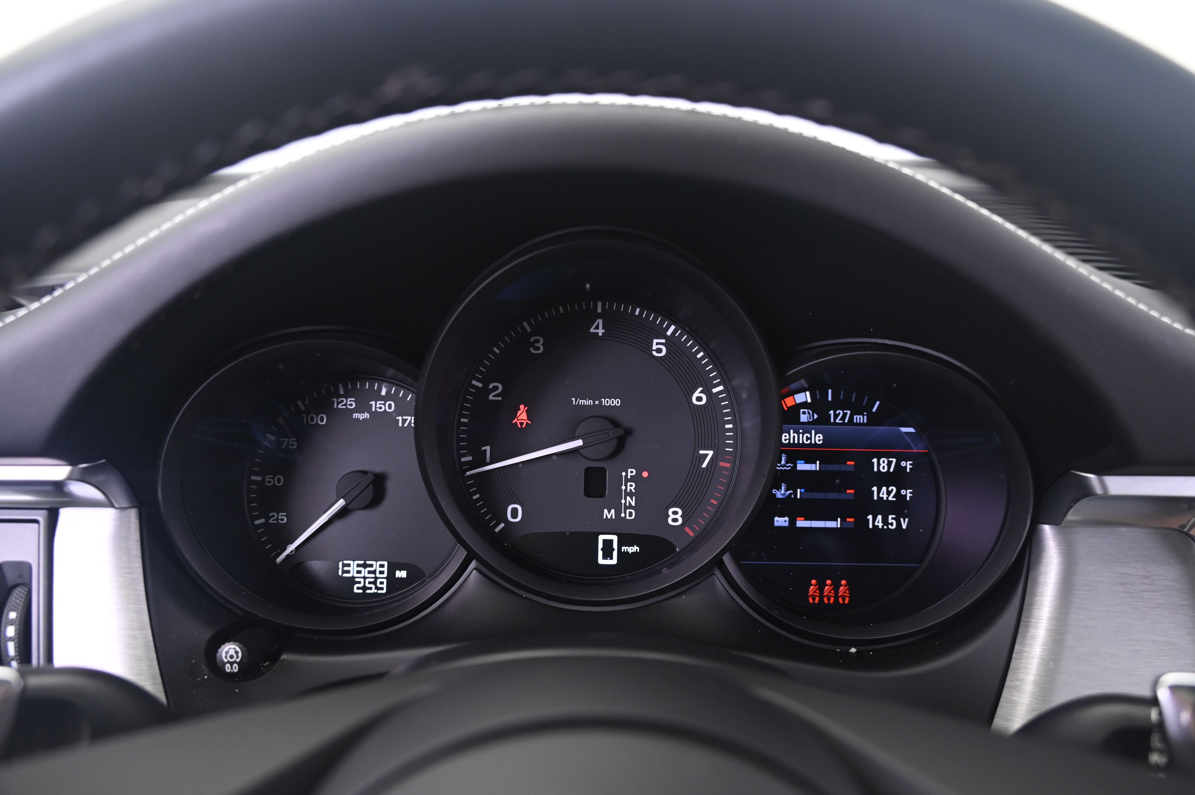 Certified 2023 Porsche Macan AWD/4WD image 36
