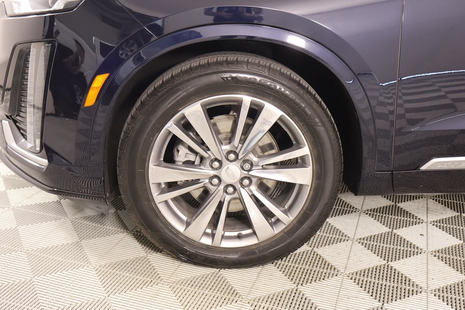 Used 2022 Cadillac XT6 Premium Luxury w/ LPO, Floor Liner Package AWD/4WD image 20